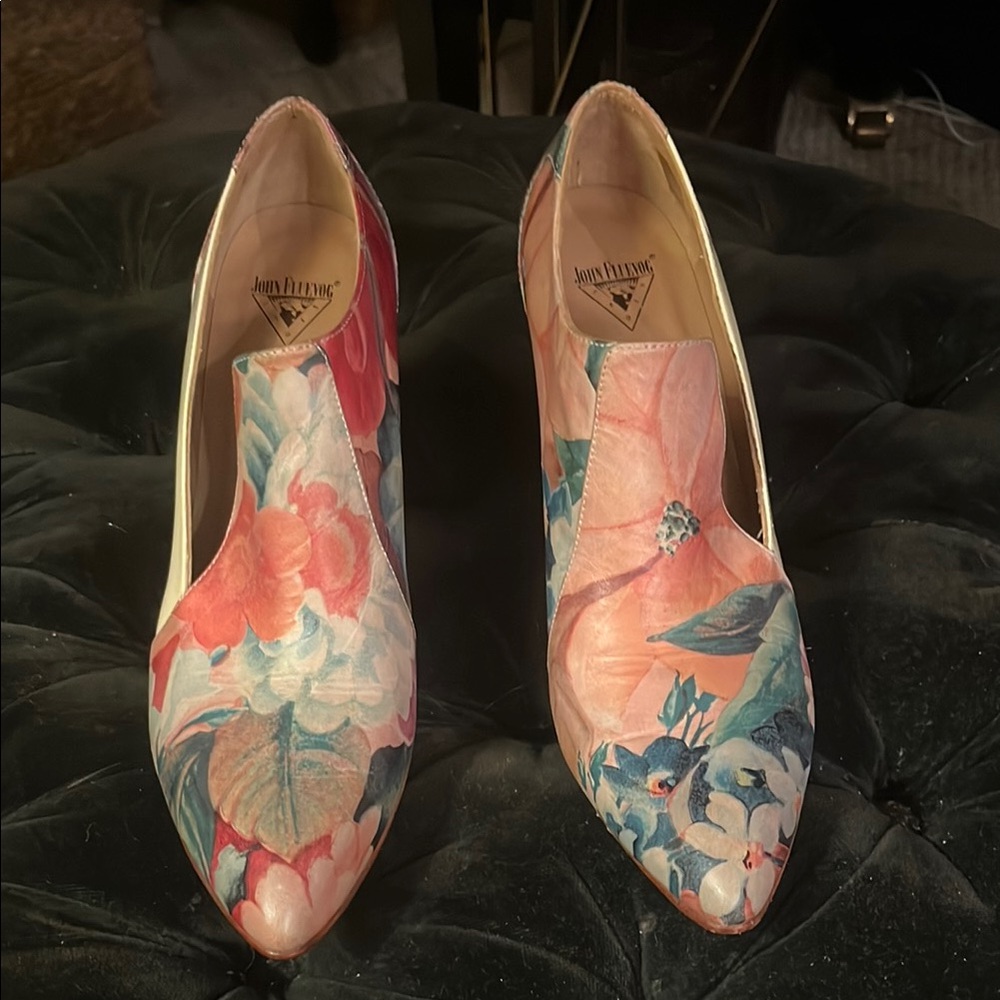 John Fluevog women’s Kendra Floral & Cream in size 8.5